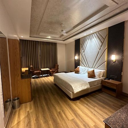 Mayur Simran Rajpura Ngoại thất bức ảnh