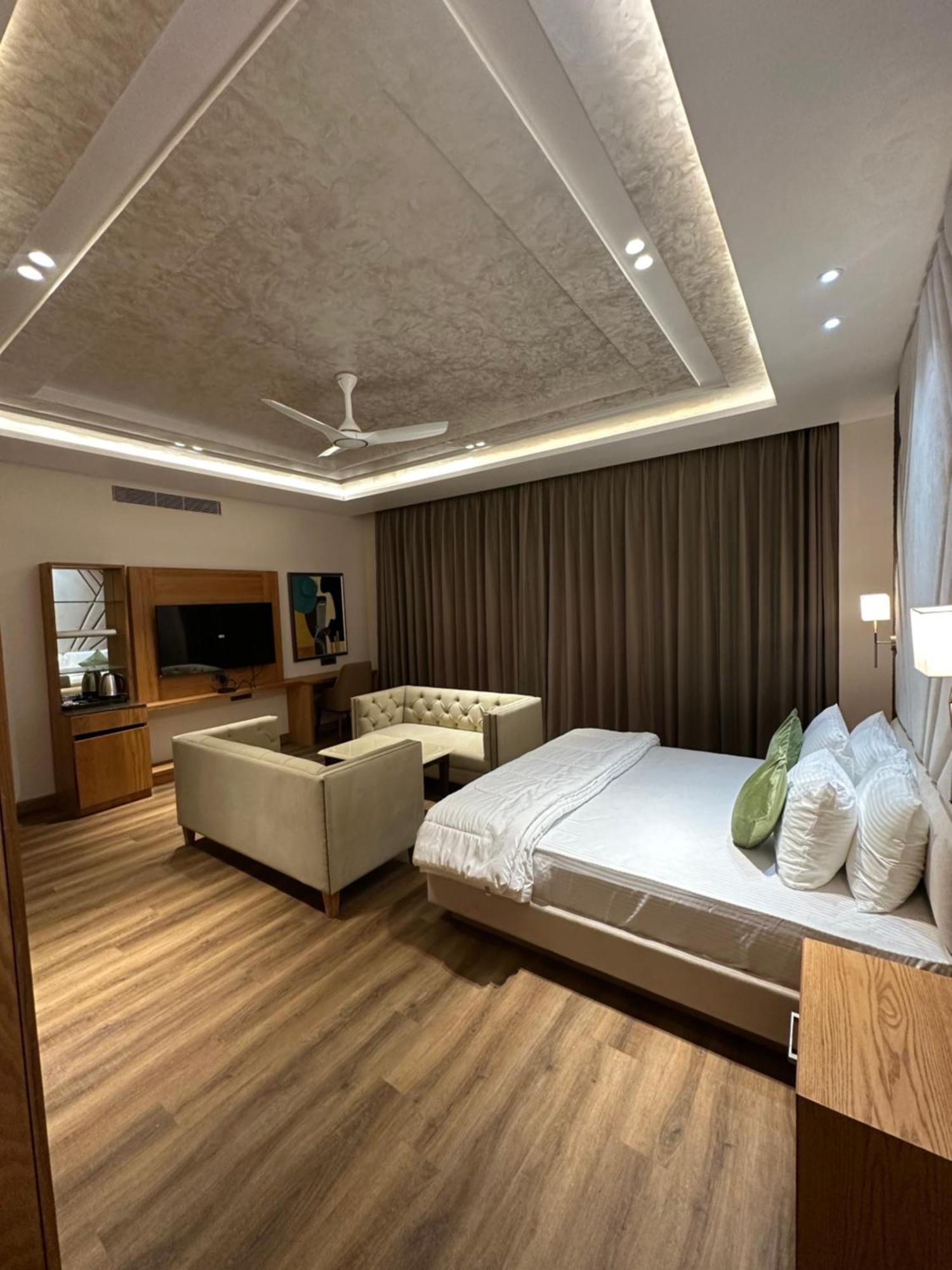 Mayur Simran Rajpura Ngoại thất bức ảnh